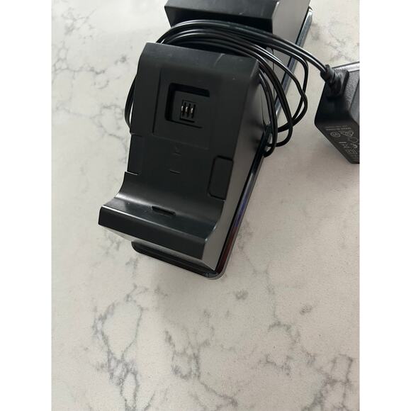 Power A Duel Charging Station for Xbox Series and Xbox One controllers - Picture 4 of 5